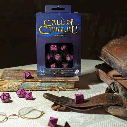Q Workshop - Würfel Set Cthulhu - Schwarz & Magenta - 7