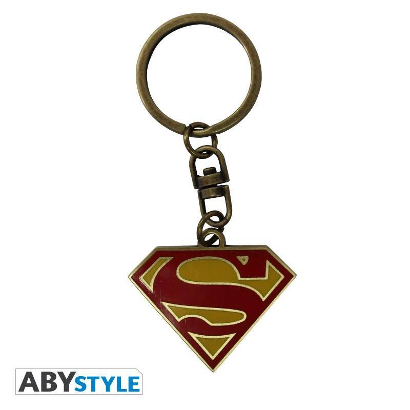DC Comics - Geschenkset Superman - Tasse, Anstecker & Schlüsselanhänger